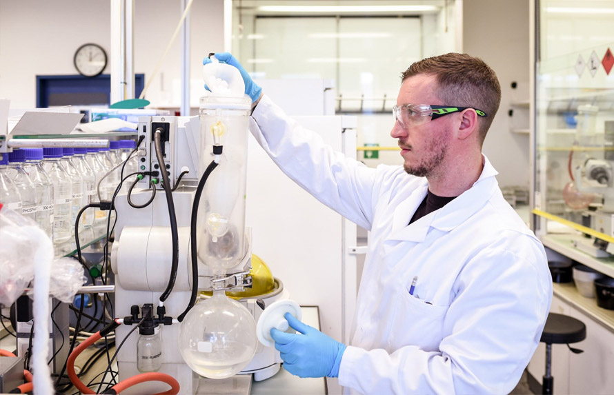 We specialize in the synthesis of covalent inhibitors, providing our clients with the tools needed to develop these powerful therapeutics.